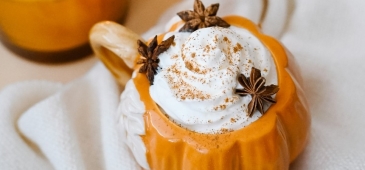 Pumpkin spice latte: băutura de toamnă care încântă atât în ceașcă, cât și pe Instagram
