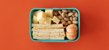 Gustări sănătoase pentru serviciu și școală